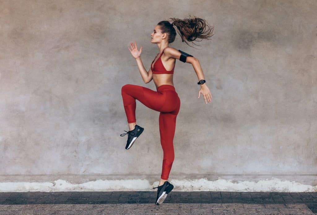 woman exercising leg lifts